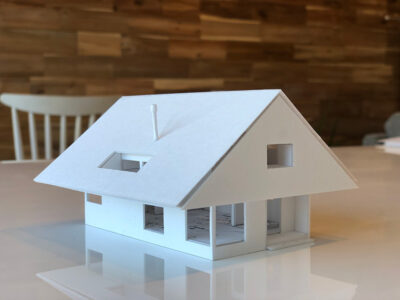 矢印形の家の模型